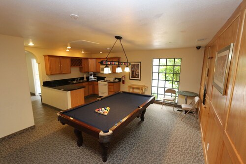 Thunderbird Resort Club