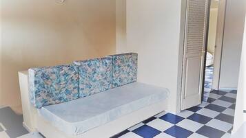 2 bedrooms, bed sheets