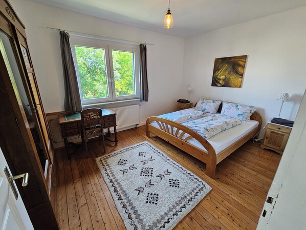 2 bedrooms, desk, iron/ironing board, travel cot