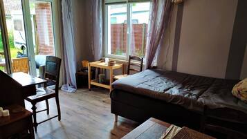 2 makuuhuonetta, työpöytä, silitysrauta/-lauta, ilmainen Wi-Fi