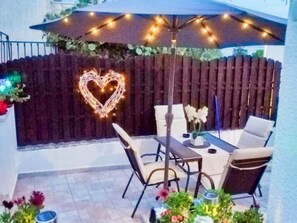 تناول الطعام بالخارج