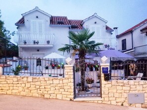 المنشأة من الخارج