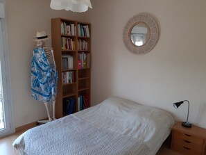 2 habitaciones, tabla de planchar con plancha, wifi y ropa de cama 