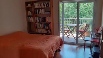 2 slaapkamers, een strijkplank/strijkijzer, wifi, beddengoed