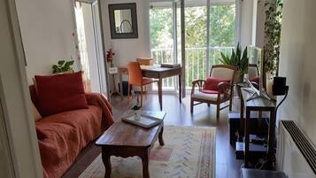 Smart-tv, een dvd-speler en een stereo