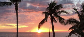 Enjoy a new construction home with heated salt pool close to everything Naples