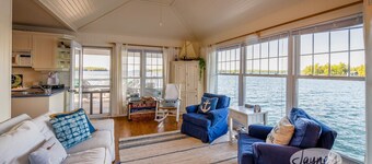 7Bed, 5Bath Cottage + 2Bed/1Bath Boat House on Lake Joseph!