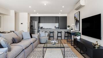 Smart TV, Netflix, streaming services