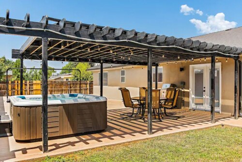 *ESCAPE to ZION* Hot Tub and RV Parking VERY CLEAN