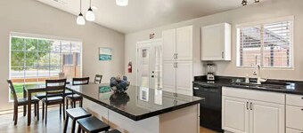 *ESCAPE to ZION* Hot Tub and RV Parking VERY CLEAN