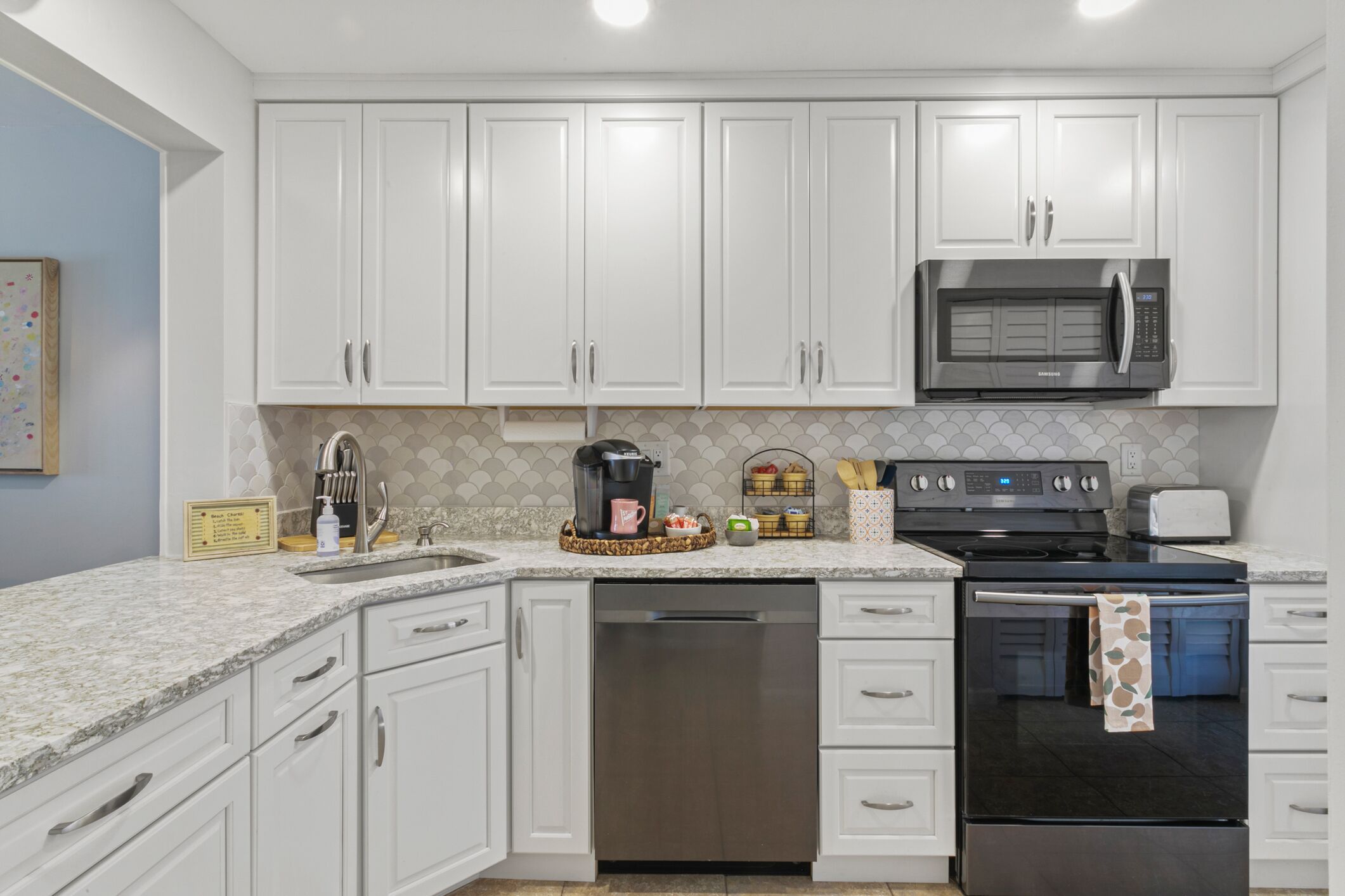 Beautiful 2BR 2.5BA Ocean View Condo - The Perfect Beach Getaway!