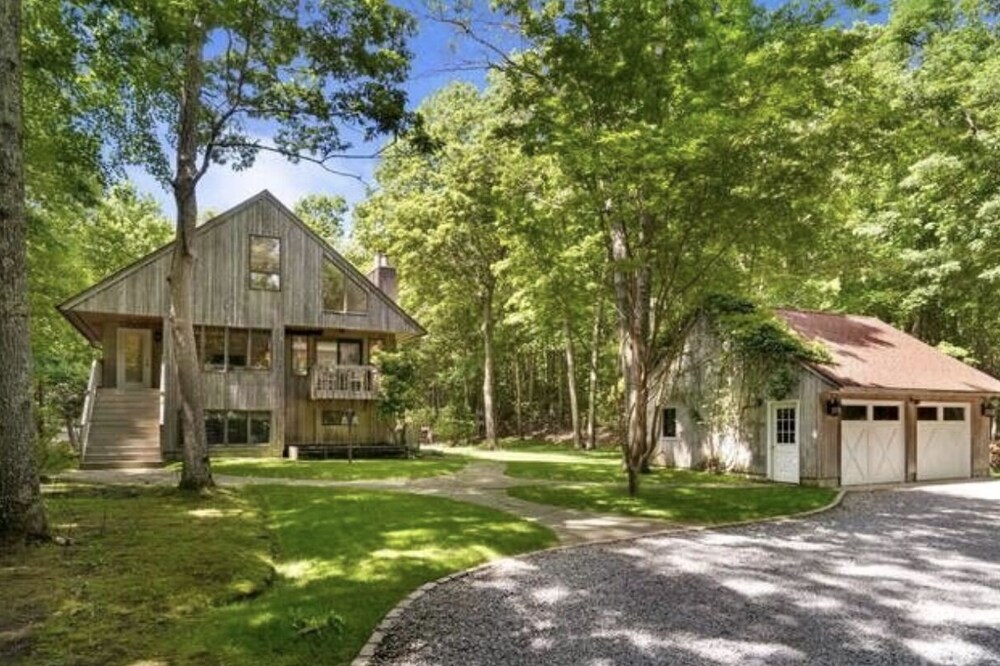 Southampton Stunner: Modern & Bright, Pool, Beach & More!