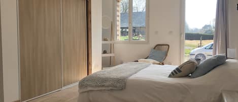 3 bedrooms, iron/ironing board, free WiFi, bed sheets