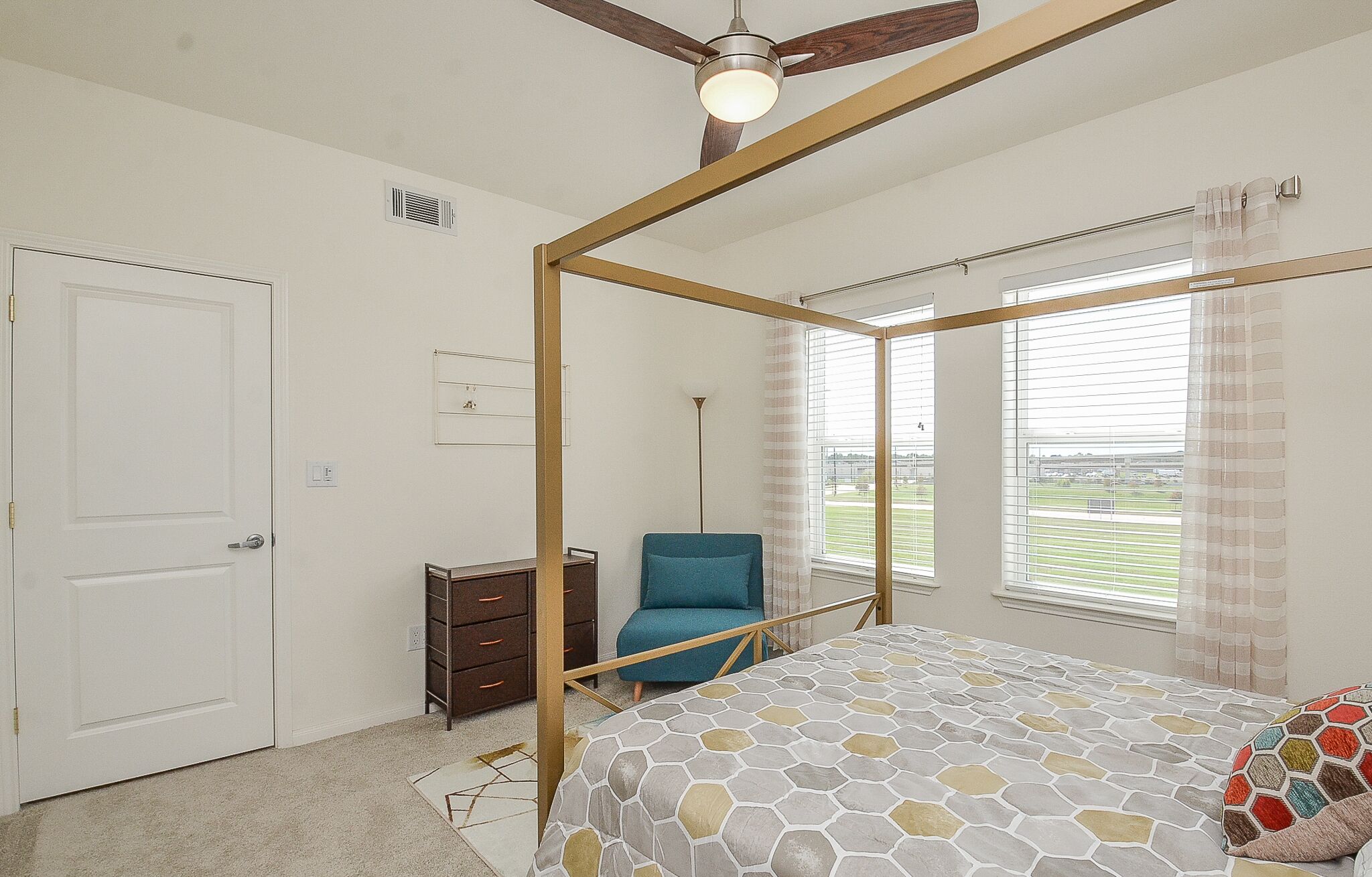 1 bedroom, desk, iron/ironing board, WiFi (free)