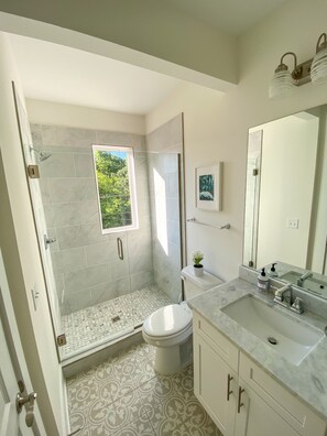 Combined shower/tub, hair dryer, towels, soap