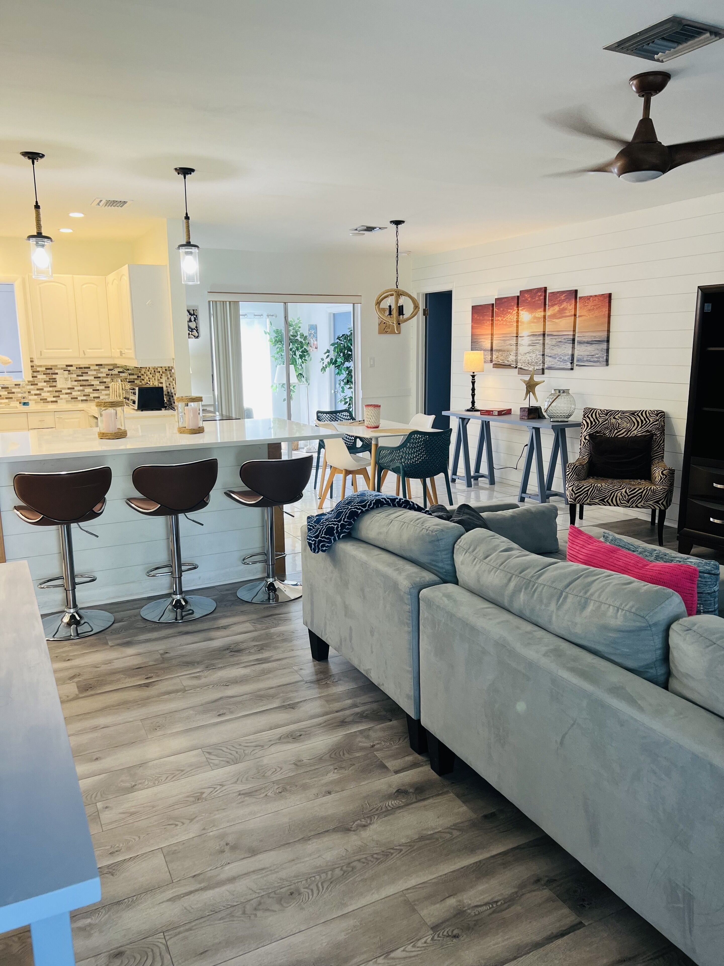 Close to White Sandy Beaches with Private Pool, Tiki Bar and Gas Grill