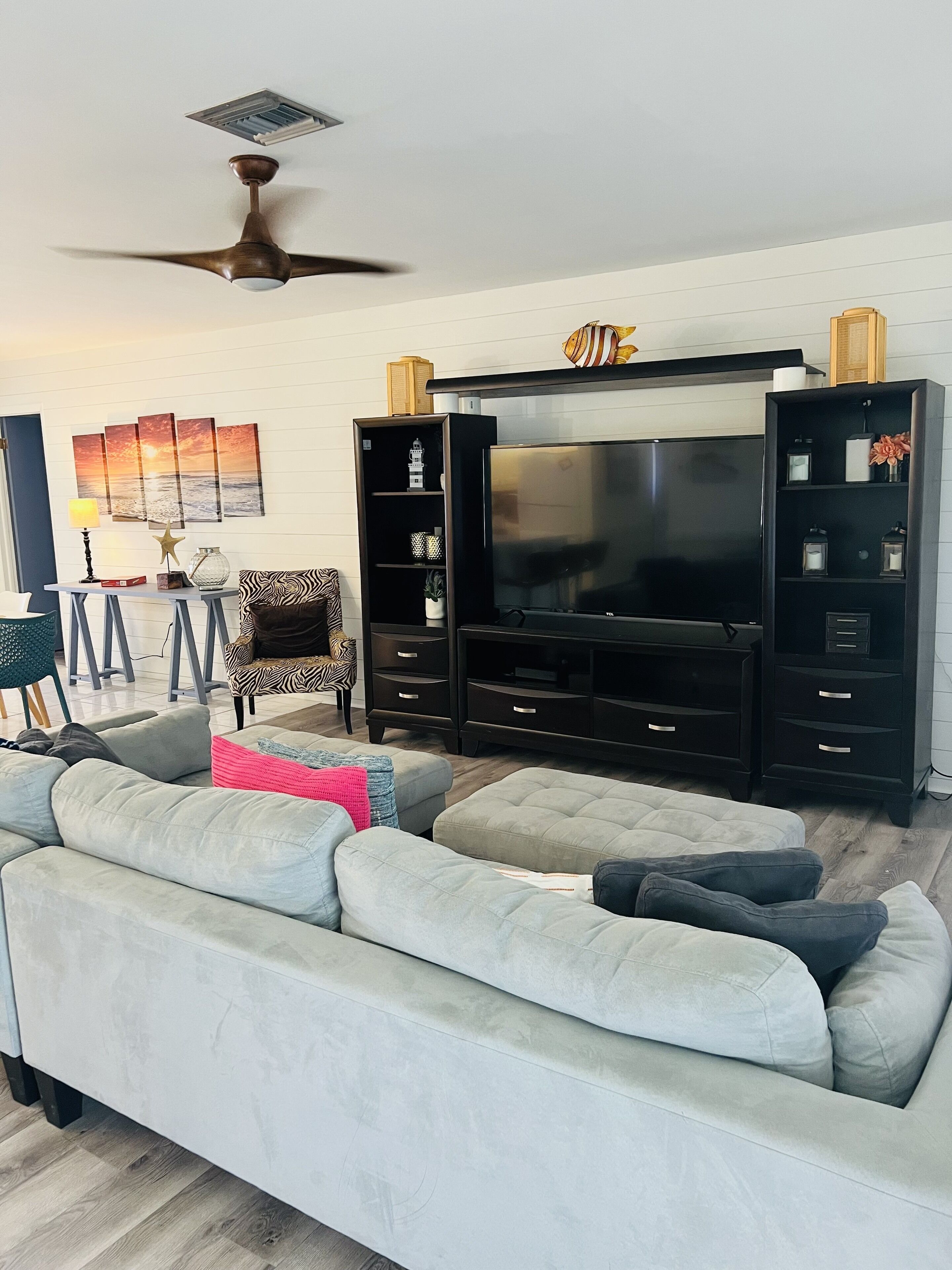 Close to White Sandy Beaches with Private Pool, Tiki Bar and Gas Grill