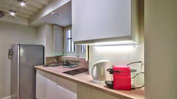 Refrigerador, microondas, lavavajillas, cafetera/tetera