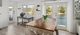 Waterfront 3 bdrm close to all amenities. Gorgeous Westcoast Waterfront