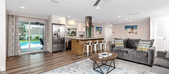 Modern House, Heated Pool, Fenced, Beaches, Relax