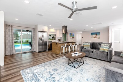 Tarpon House · Heated Pool, 5 min to Beach