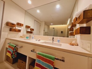 Hair dryer, towels, soap, toilet paper - 2 BR Patio Oasis Steps from Beach & Supermarket (Crucecita)