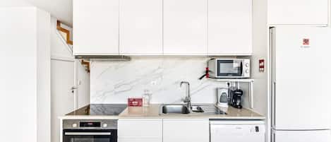 Fridge, microwave, oven, coffee/tea maker