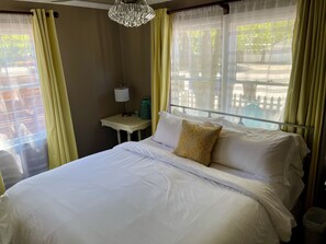 2 makuuhuonetta, silitysrauta/-lauta, ilmainen Wi-Fi, vuodevaatteet