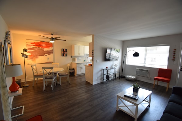 Business Apartment | Living area