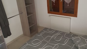 3 bedrooms, soundproofing, iron/ironing board, bed sheets