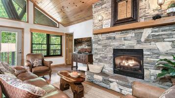 Een smart-tv, een open haard, videogames en boeken