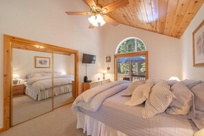 4 bedrooms, desk, iron/ironing board, travel cot