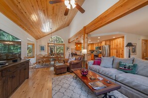 Älytelevisio, takka, DVD-soitin, kirjoja