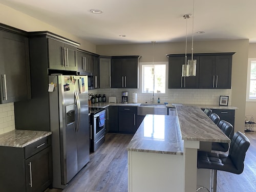 Spacious Frankfort Getaway - Walk to Downtown and Lake Michigan - Sleeps 12-14.