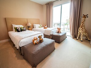 4 bedrooms, iron/ironing board, travel cot, free WiFi - Luxurious 4-bedroom 🏰 Disney Themed Townhouse 🏰 (Kissimmee)
