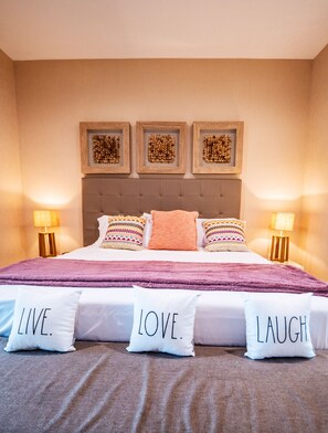 4 habitaciones, tabla de planchar con plancha y cuna de viaje 