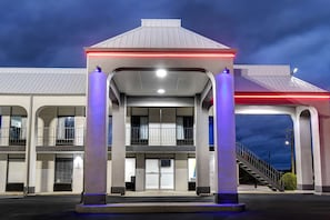 Property entrance - Studio 6 Meridian, MS - Bonita Lakes (Meridian)