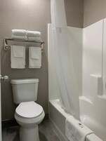 Ducha y bañera combinadas y toallas