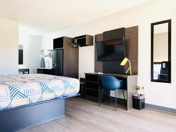 Premium bedding, desk, laptop workspace, blackout drapes - Studio 6 Meridian, MS - Bonita Lakes (Meridian)