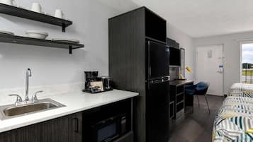 Full-sized fridge, microwave, coffee/tea maker, toaster