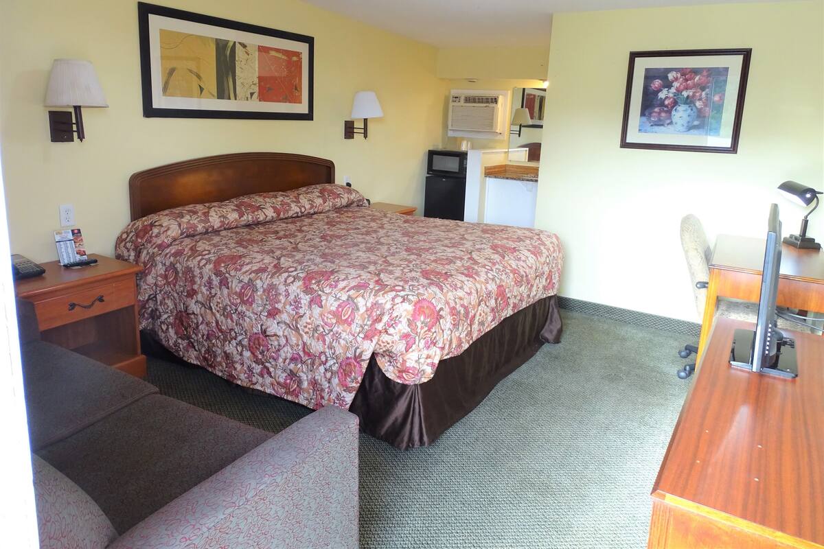 Deluxe Single Room | Desk, WiFi (free)