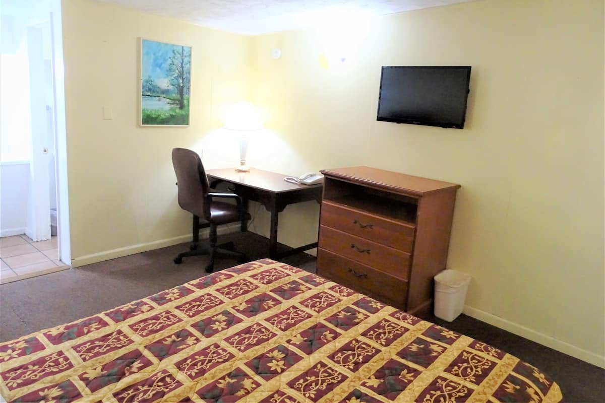 Deluxe Room | Desk, WiFi (free)