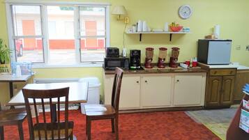 Free daily continental breakfast