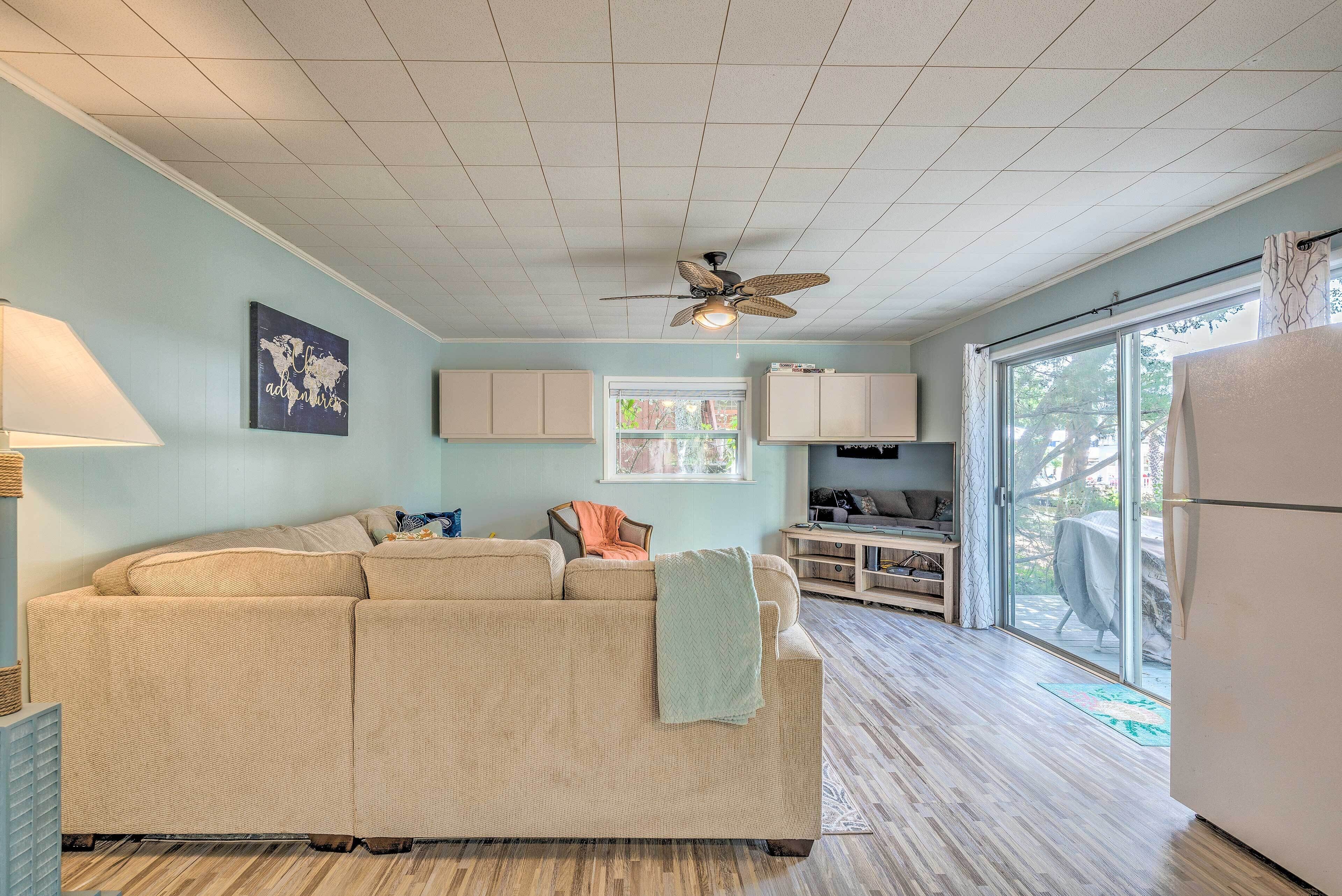 Charming Homosassa House w/ Canal & Kayaks!