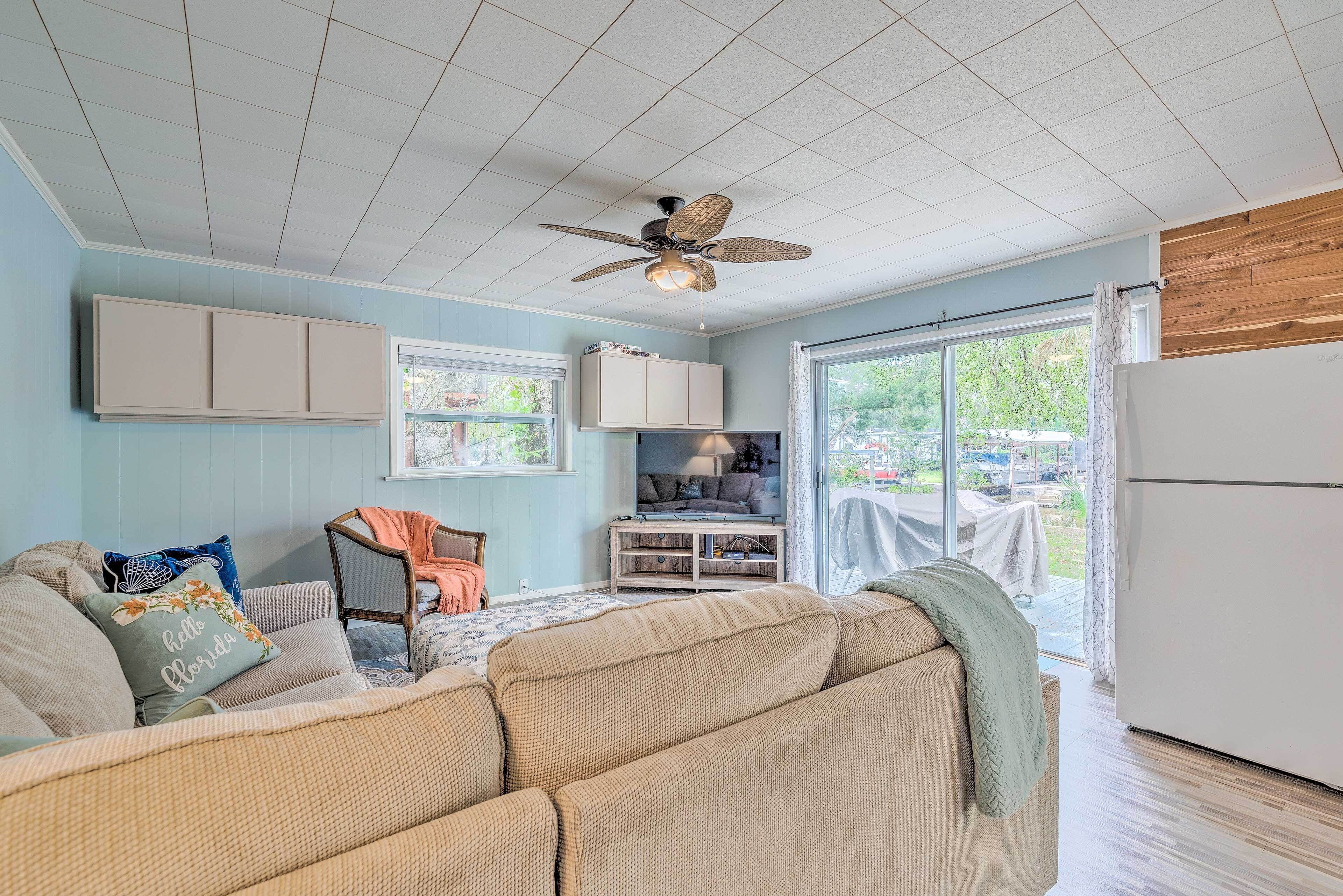 Charming Homosassa House w/ Canal & Kayaks!