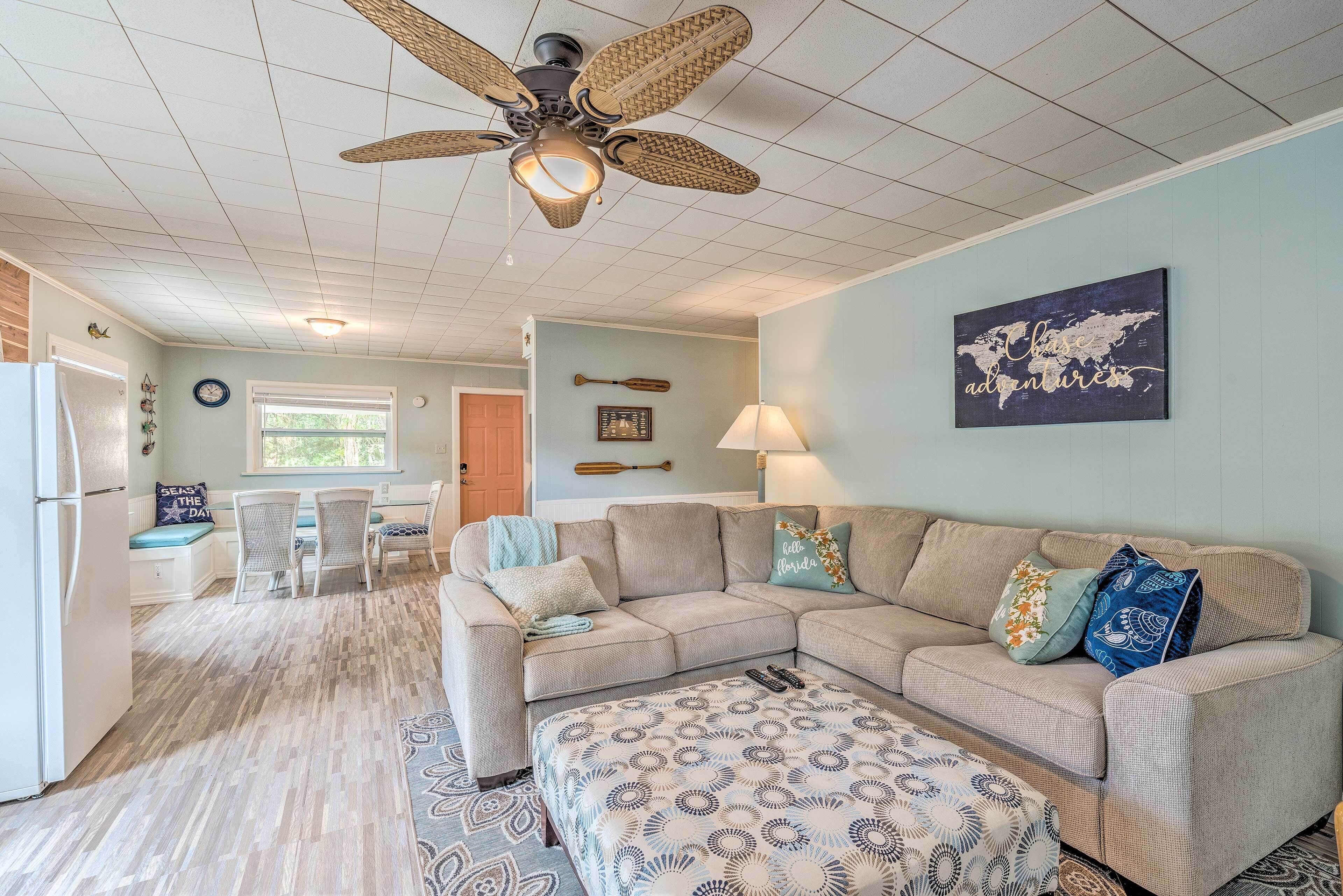 Charming Homosassa House w/ Canal & Kayaks!