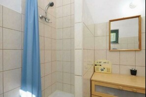 Shower, hair dryer, bidet, towels - Holiday home (Vodice)