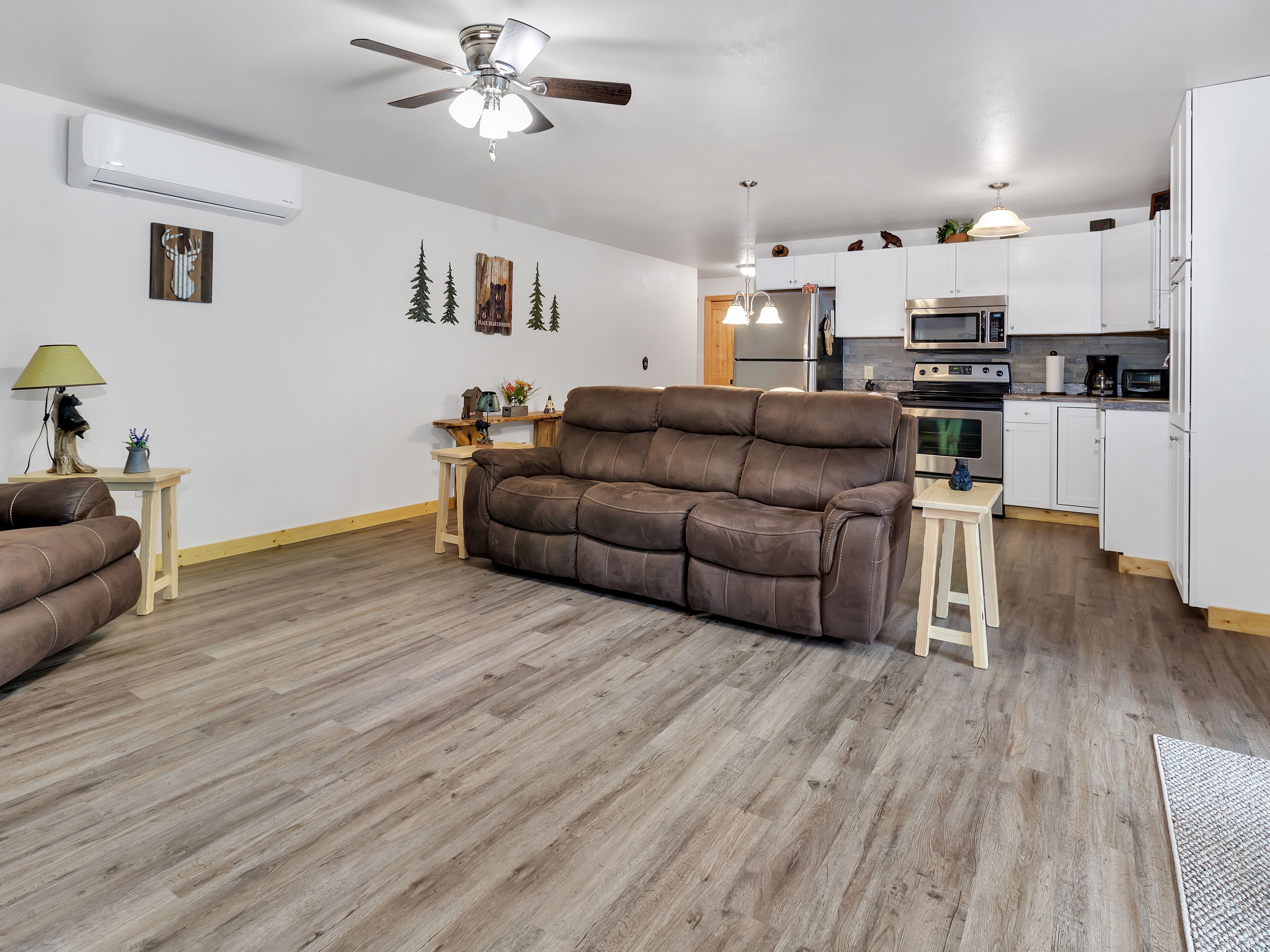 Creek Side Suite In The Mountains - Romantic Couple Retreat