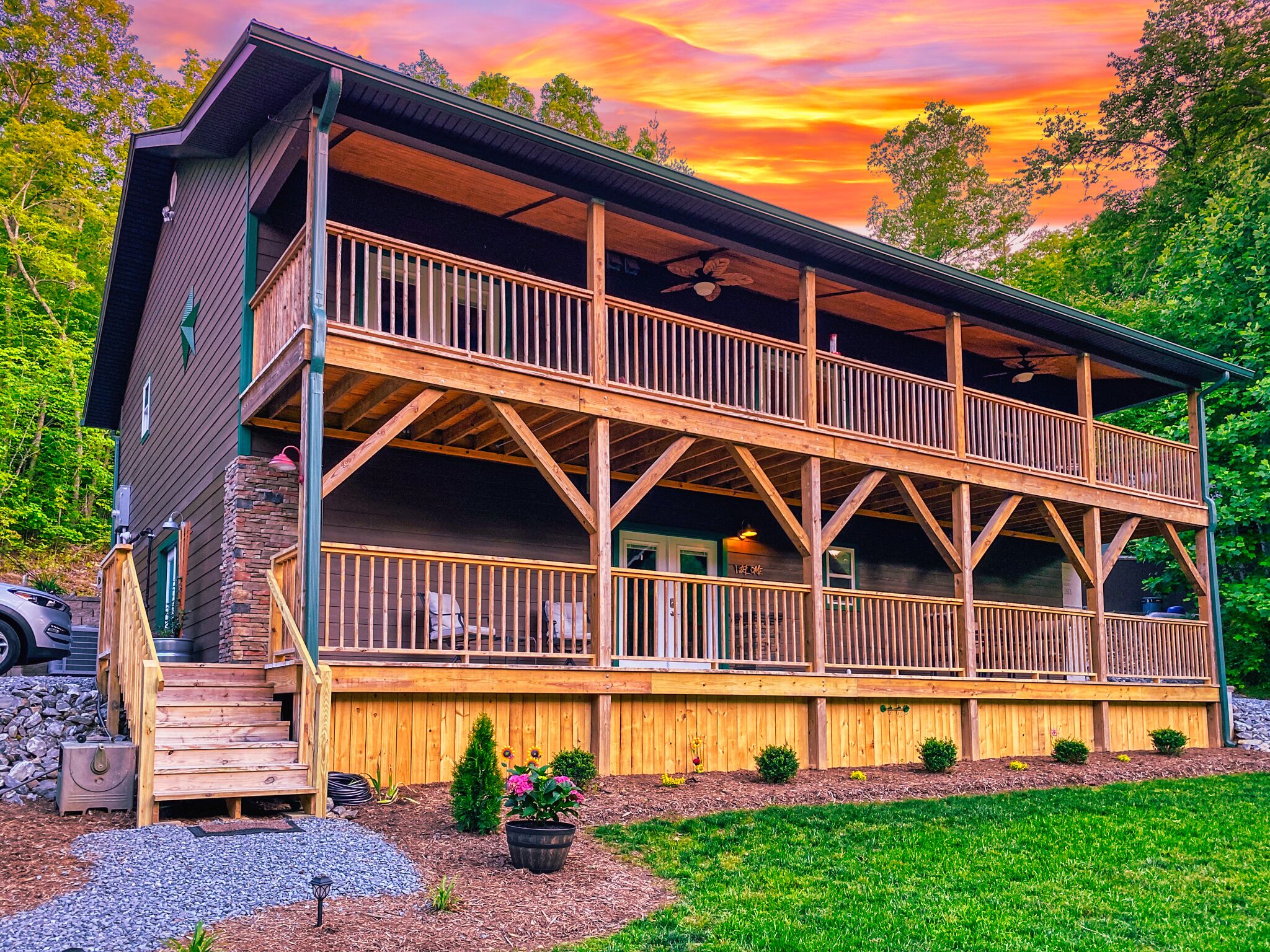 Creek Side Suite In The Mountains - Romantic Couple Retreat