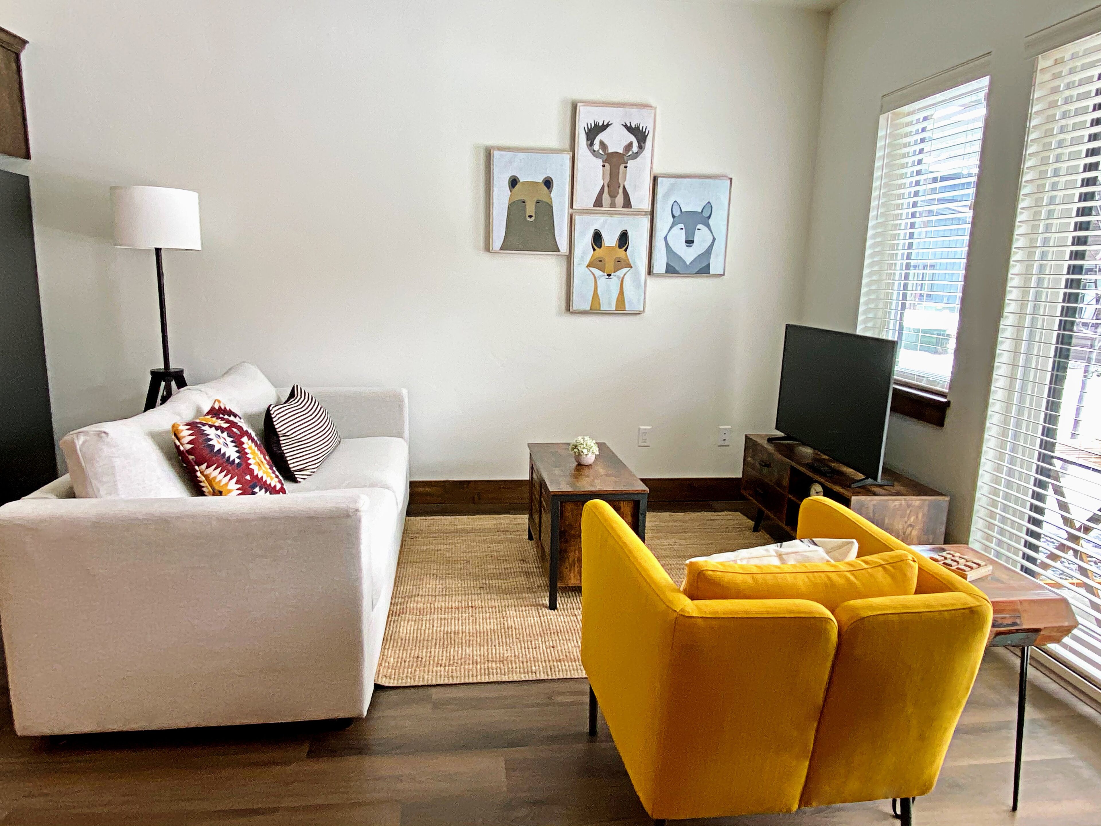 Rustic Townhome Retreat Surrounded By Scenic Mtns